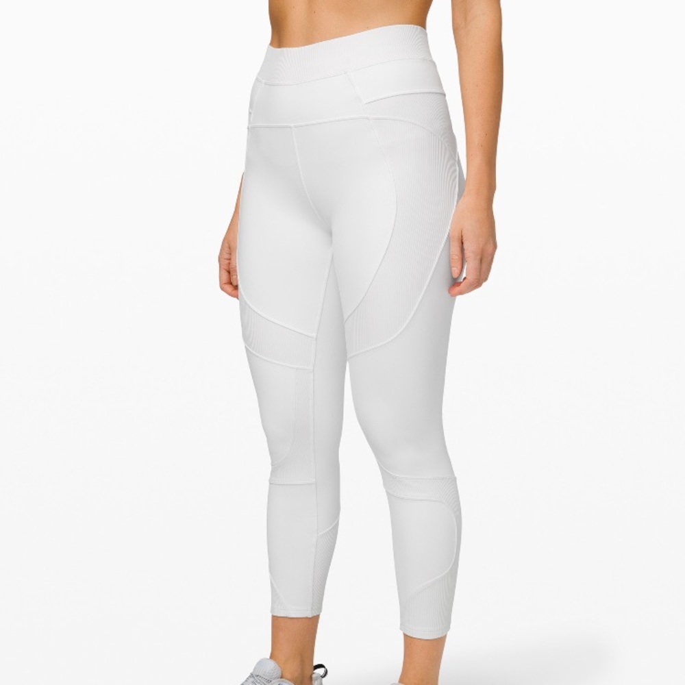 Lululemon New Ambition Super High-Rise Tight 25” Great Condition.